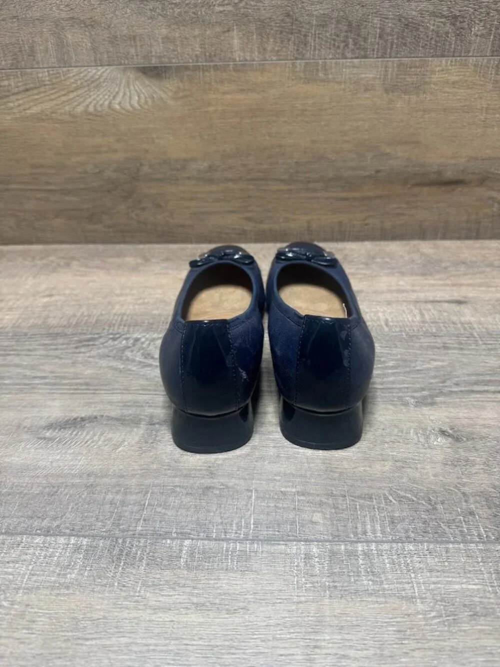 Vionic Daphne Blue Leather Cap Toe Low Heel Shoe Women's Size 6